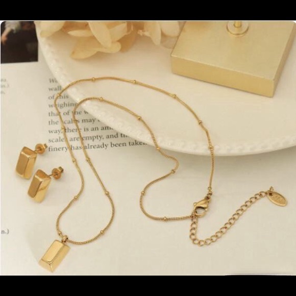 NEW! Necklace & Earring Set - Picture 2 of 6